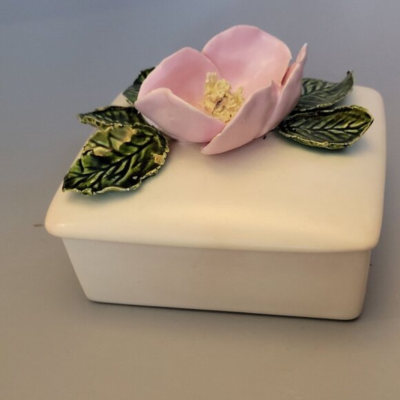 Decorative Ceramic Trinket Box With Floral Design & Lid - Picture 9 of 9